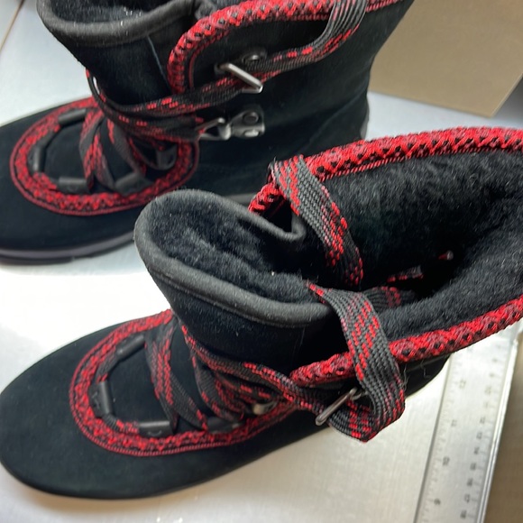 BNIB UGG Classic Weather Hiker Hi Boots BLACK 9 - Picture 10 of 11